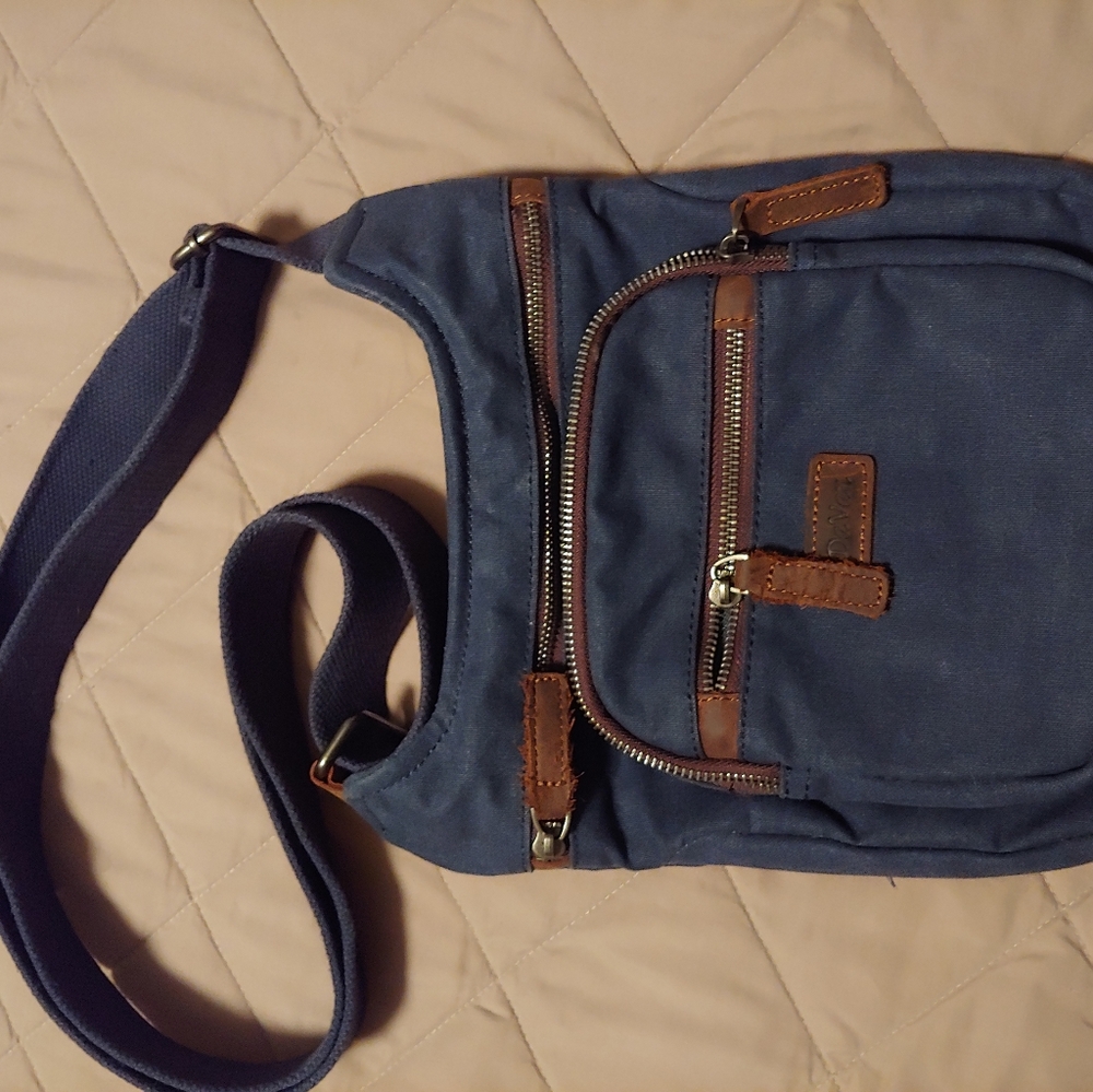 Great purse with lots of pockets